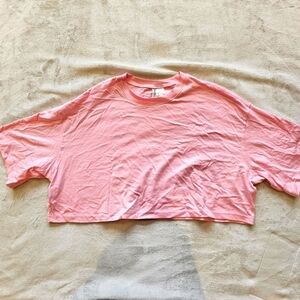 💥4 for $25💥 Divided crop pink t-shirt